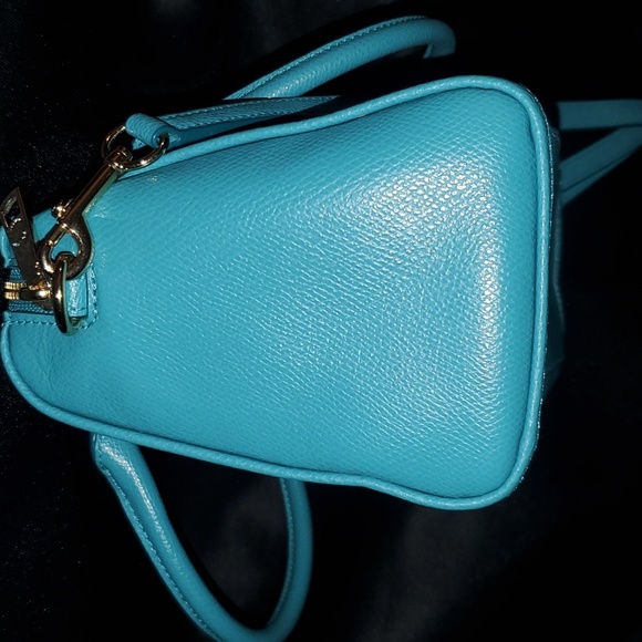 Coach bag styled with Crossbody also 2 in 1 bag lol - Picture 9 of 10